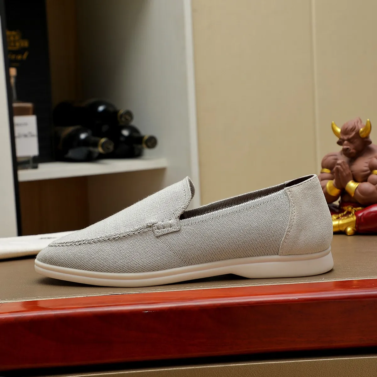 Men's Men's Shoes 💰 400 Loro PIana moccasin made of wish wool fabric. The upper is made of knitted fabric, made on a loom, and then attached to a rubber sole. The Rain System's water-repellent treatment enhances the shoe's functional design, while the suede details give the shoe a sense of elegance and sophistication. Made from Wish, fine wool from Australian and New Zealand Merino sheep 38-44